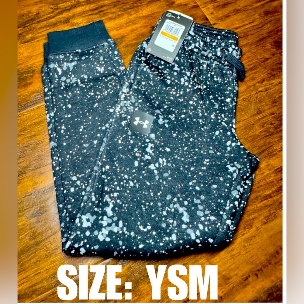 NWT BOYS BLACK/ WHITE UNDER ARMOUR JOGGER PANTS - YSM